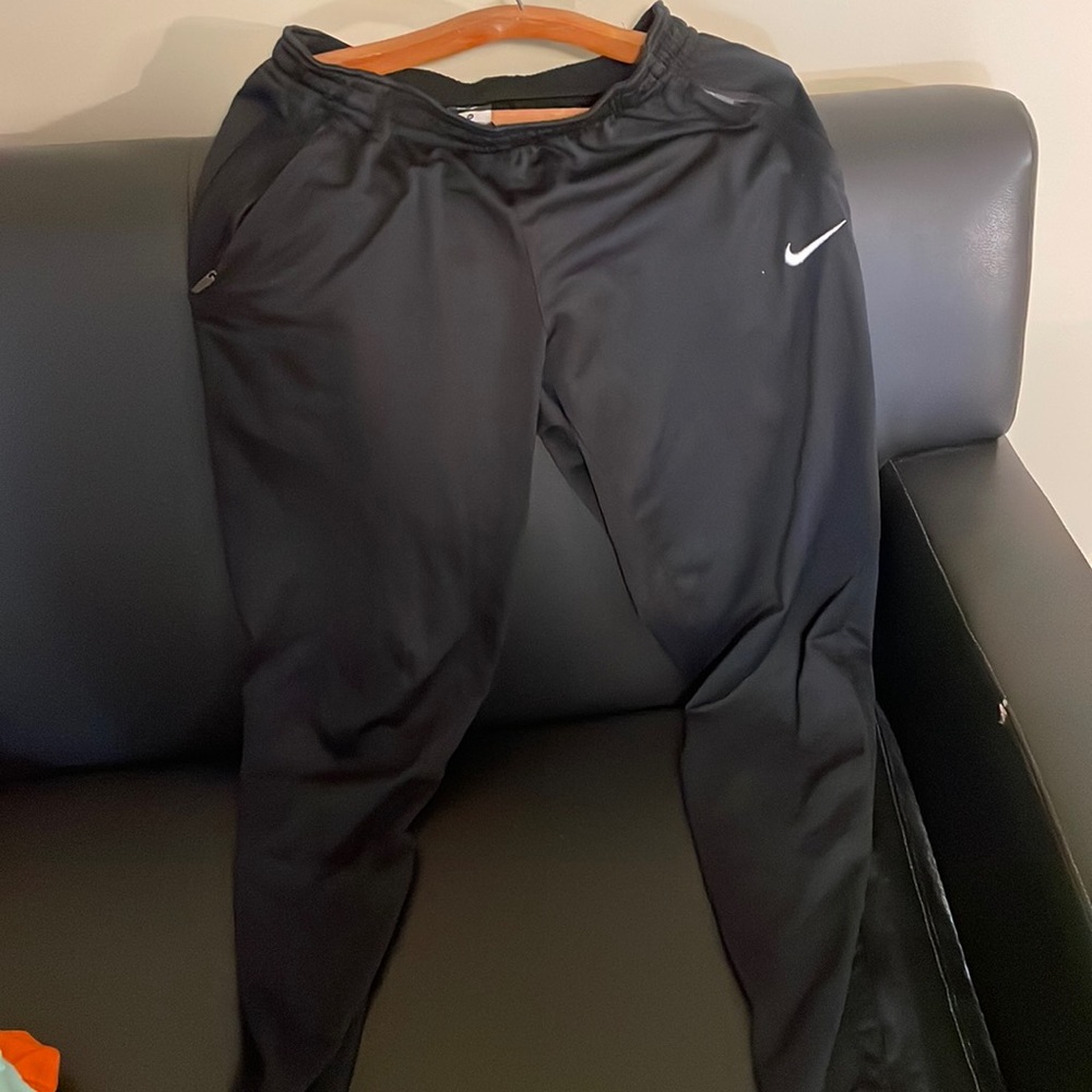 NIKE DRI FIT JOGGER